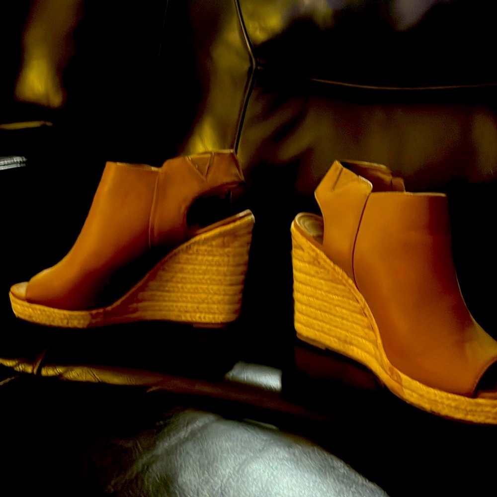 Women sandals